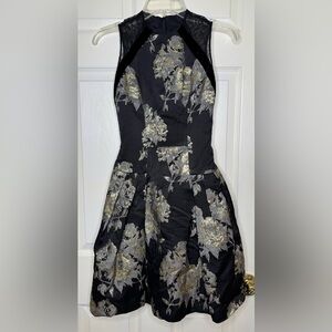 Woman CARMEN MARC VALVO black Gold Brocade Sleeveless Dress Sz 4 Velvet Lace
